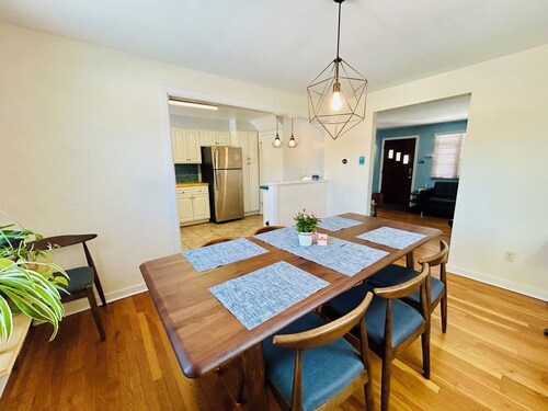 NFL DRAFT! Charming 2-bedroom house with parking. Minutes from Acrisure/Downtown