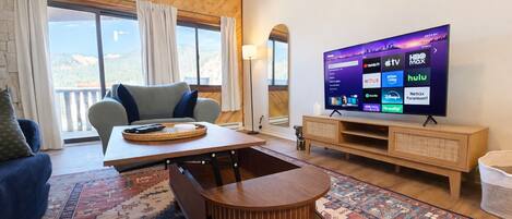 Téléviseur connecté, foyer, écran d’ordinateur