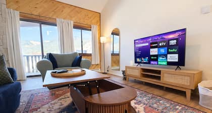 Large Groups - In Town - Walk to Slopes, Shops, and Restaurants