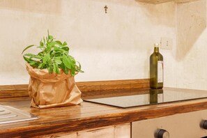 냉장고, 오븐, 쿡탑, 조리 도구/접시/주방 기구