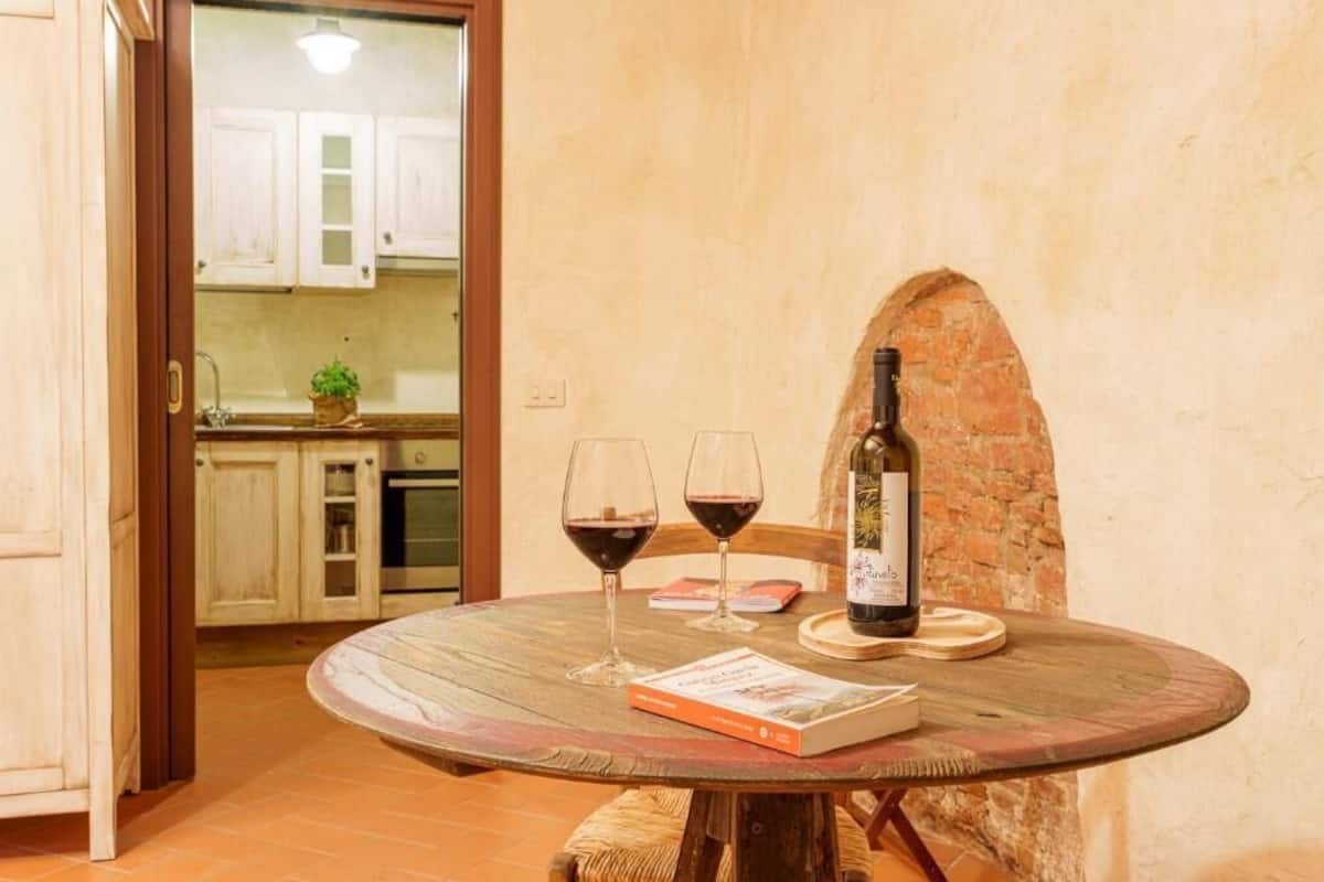 스탠다드 아파트, 파티오 | 다이닝