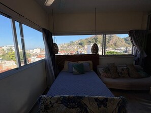 Studio – deluxe, byutsikt | Wi-fi (inkludert)