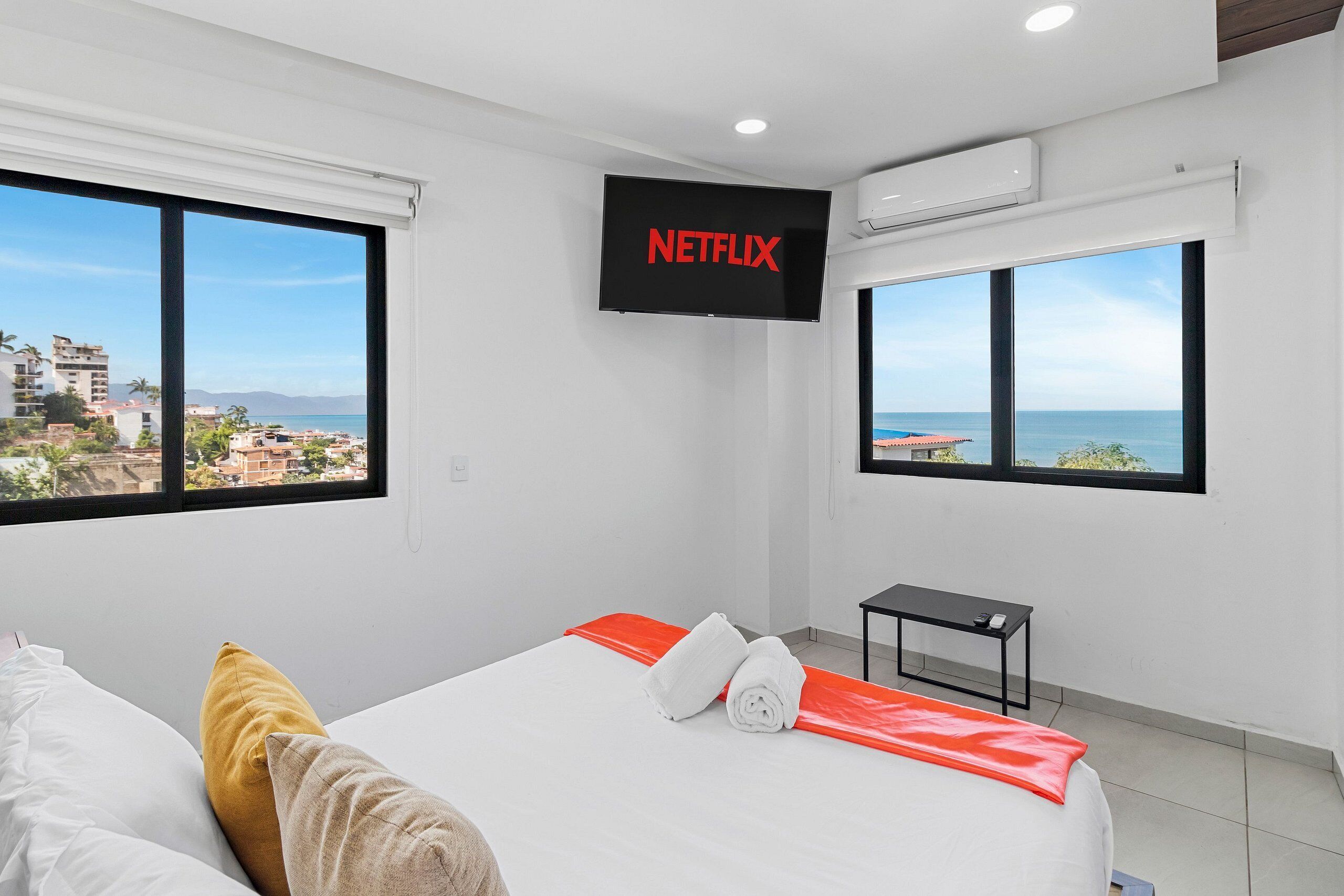 Departamento Premium, para no fumadores, vista a la ciudad | Ropa de cama de alta calidad, edredón y camas con pillow-top 