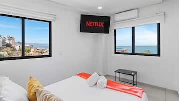 Departamento Premium, para no fumadores, vista a la ciudad | Ropa de cama de alta calidad, edredón y camas con pillow-top