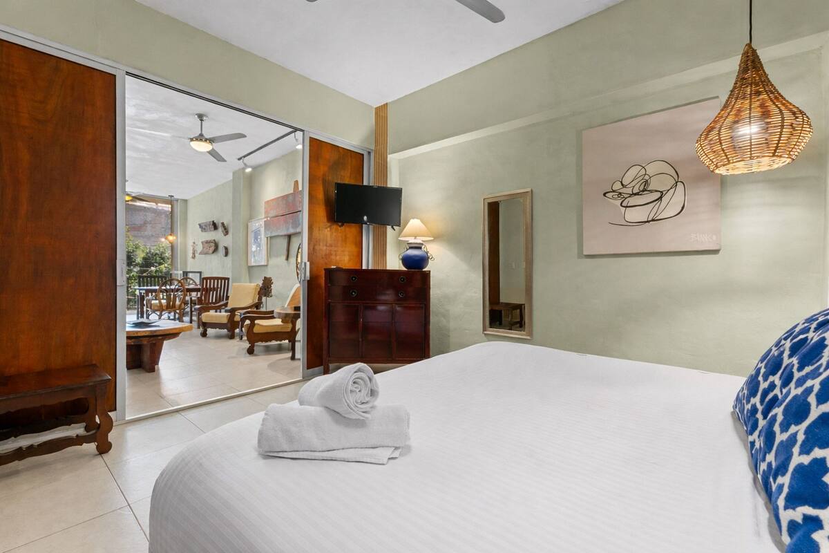 Apartment | Peralatan tempat tidur premium, gebar bulu kapas, tilam berlapik 