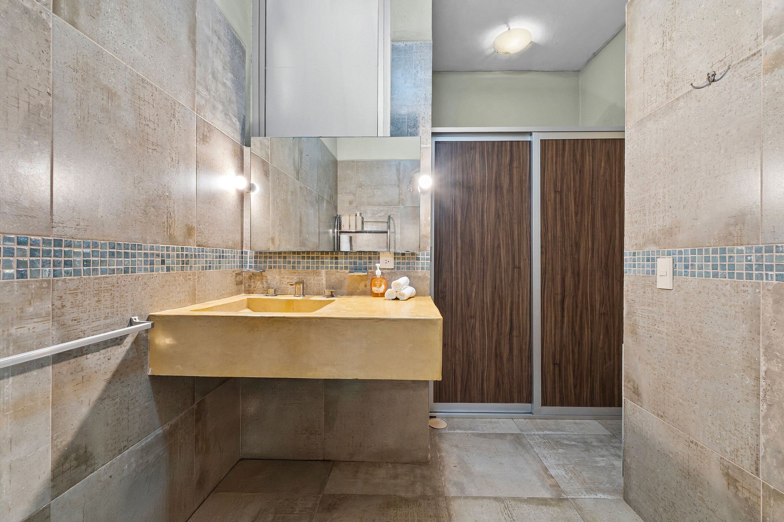 Deluxe Apartment, 1 Double Bed with Sofa bed, Non Smoking, City View | Bathroom | Shower, hair dryer, towels