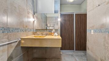 Deluxe Apartment, 1 Double Bed with Sofa bed, Non Smoking, City View | Bathroom | Shower, hair dryer, towels