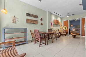 Deluxe Apartment, 1 Double Bed with Sofa bed, Non Smoking, City View | Dining