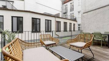 Deluxe-huoneisto, keittiö | Ulkoruokailutilat