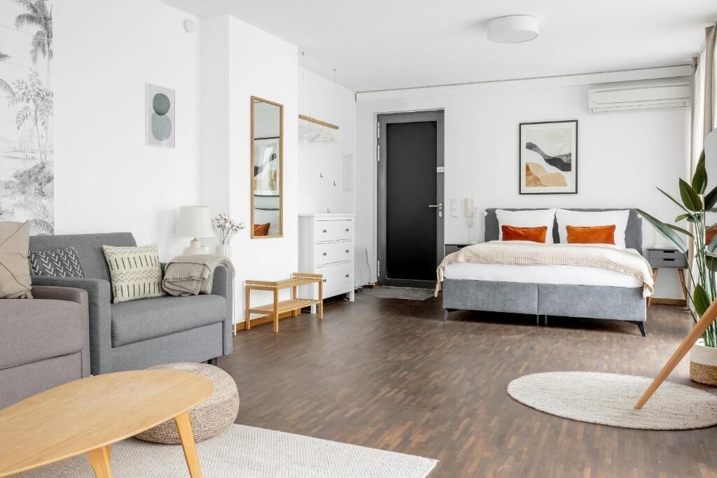 Deluxe-Apartment, Küche | Laptopgeeigneter Arbeitsplatz, Bügeleisen/Bügelbrett, kostenloses WLAN