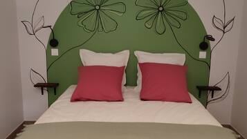 Iron/ironing board, WiFi, bed sheets