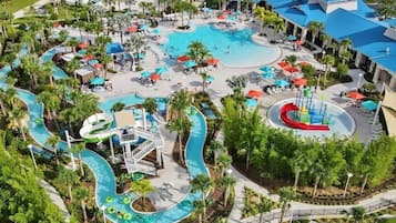Una piscina techada, 2 piscinas al aire libre