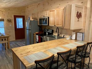 Fridge, microwave, oven, stovetop - Quiet & close to Dollywood fenced yard for dogs (Sevierville)
