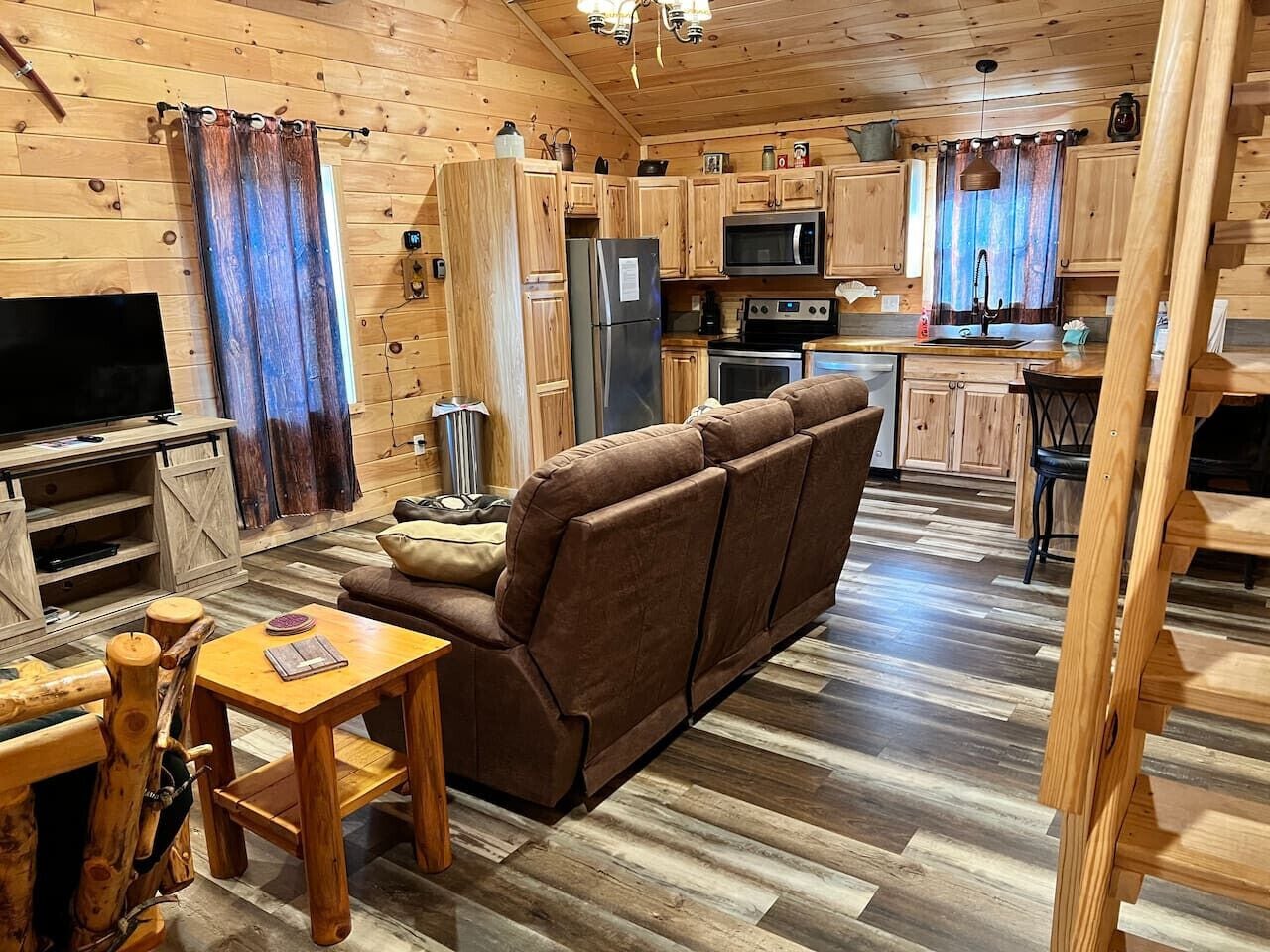 Televisión y chimenea 