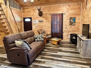 Televisión y chimenea 