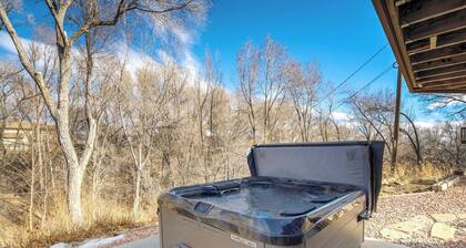 Ravine Row! Cozy Getaway w/ Hot Tub & Backyard