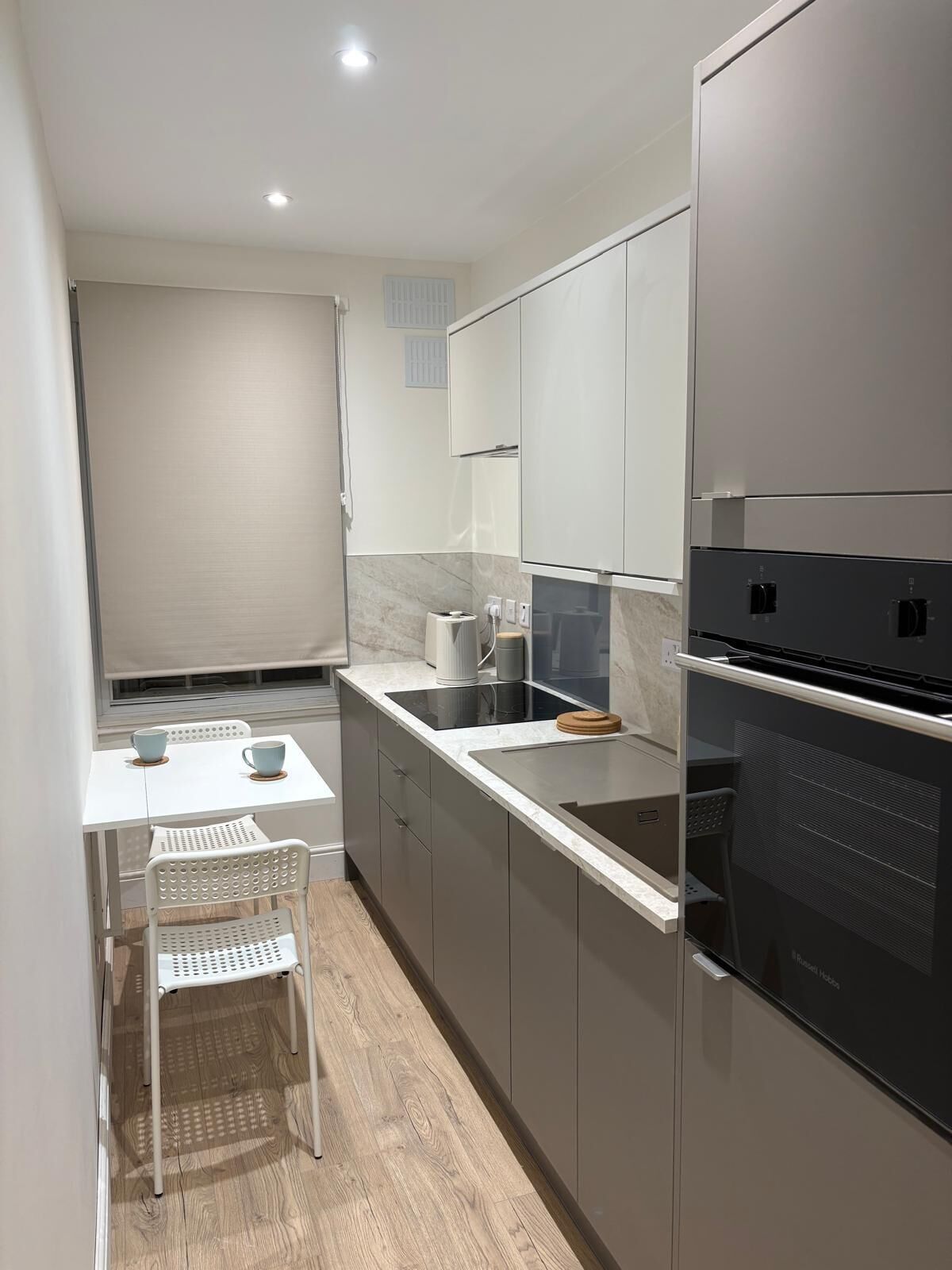 Fridge, oven, stovetop, electric kettle
