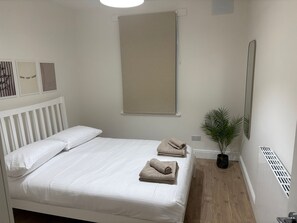 1 bedroom, free WiFi, bed sheets - Edinburgh castle view apartment newly renovated (4 people) (Edinburgh)