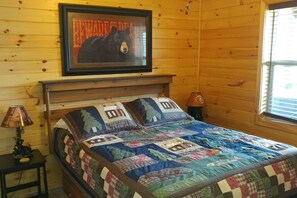 Iron/ironing board, WiFi, bed sheets - This cabin was constructed and finished January 2016. This a spacious 560 sq foot 1 bedroom cabin. (Banner Elk)