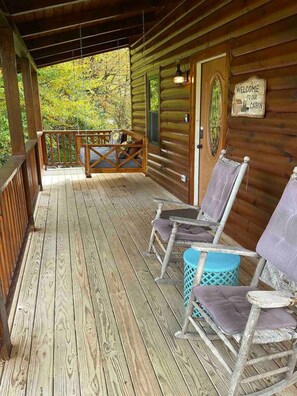Terrace/patio - This cabin is recently constructed and finished November 2016. (Banner Elk)