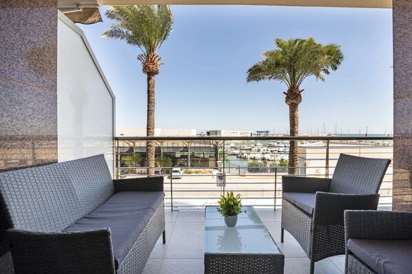 Terrace/patio - Stunning Modern Seafront Apartment in Benicarló (Benicarló)