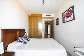 1 bedroom, travel cot, free WiFi, bed sheets - Stunning Modern Seafront Apartment in Benicarló (Benicarló)