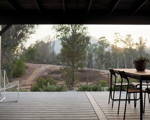 Outdoor dining - Harmony Oaks: Country Vibes, Beach Close (Escondido)