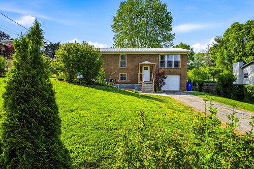 Stylish Knoxville Retreat w/ Media Room & Patio