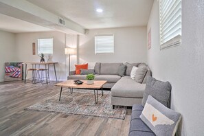 Living area - Stylish Knoxville Retreat w/ Media Room & Patio (Knoxville)