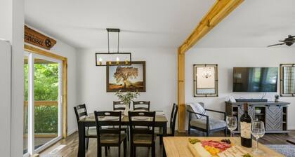 Stylish Knoxville Retreat w/ Media Room & Patio