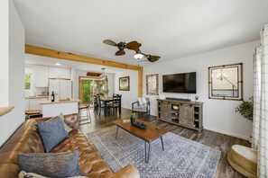 Living area - Stylish Knoxville Retreat w/ Media Room & Patio (Knoxville)
