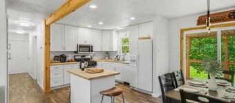 Stylish Knoxville Retreat w/ Media Room & Patio