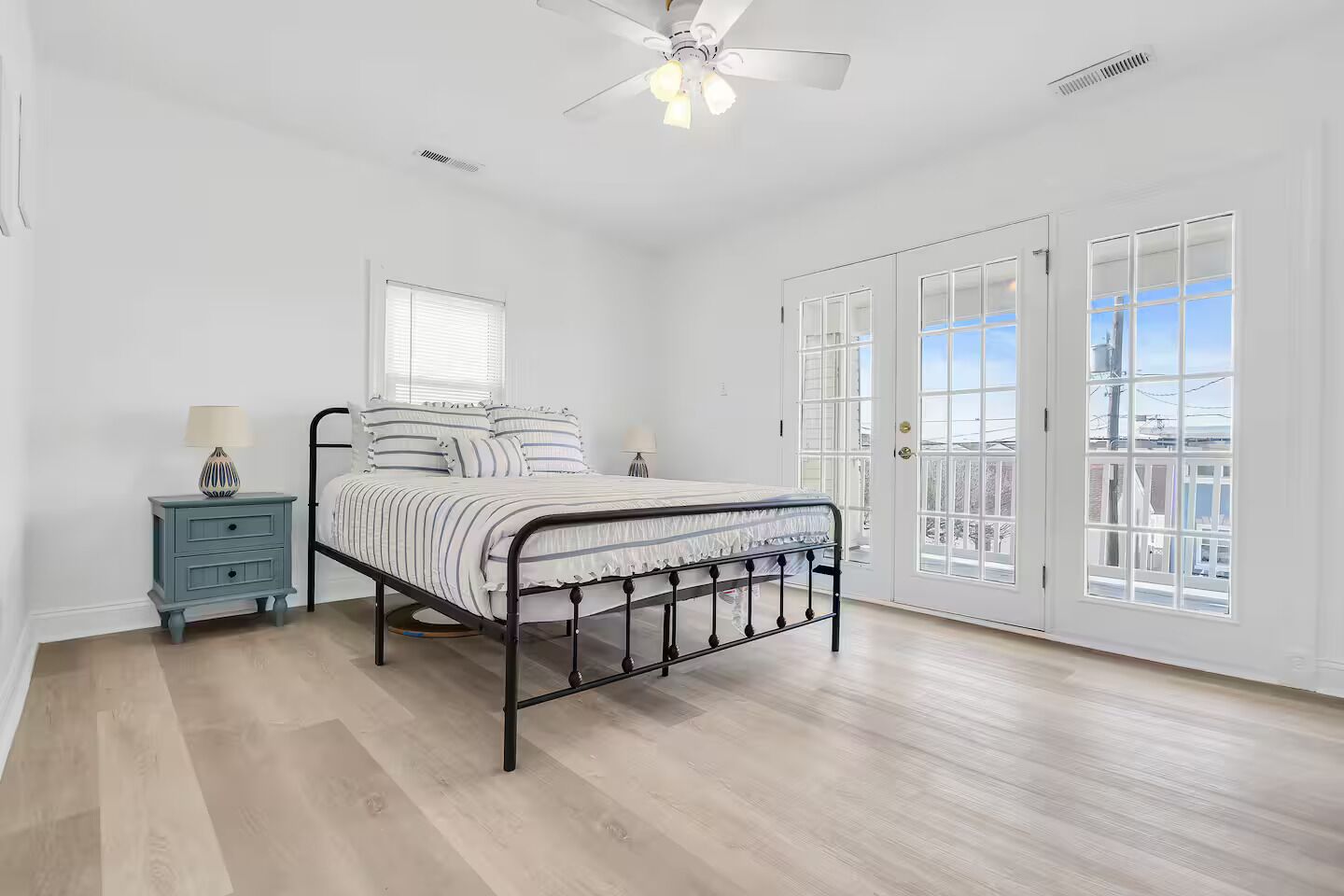 2 slaapkamers, een strijkplank/strijkijzer, reisbedje, gratis wifi