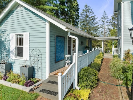 Exterior. The Garden Studio at Blue Ridge Hideaways