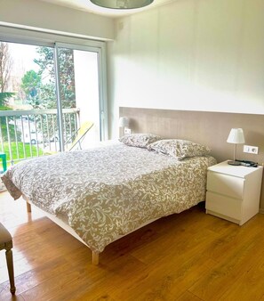 Fer et planche à repasser, Wi-Fi, draps fournis