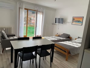 1 chambre, fer et planche Ă repasser, Wi-Fi, draps fournis