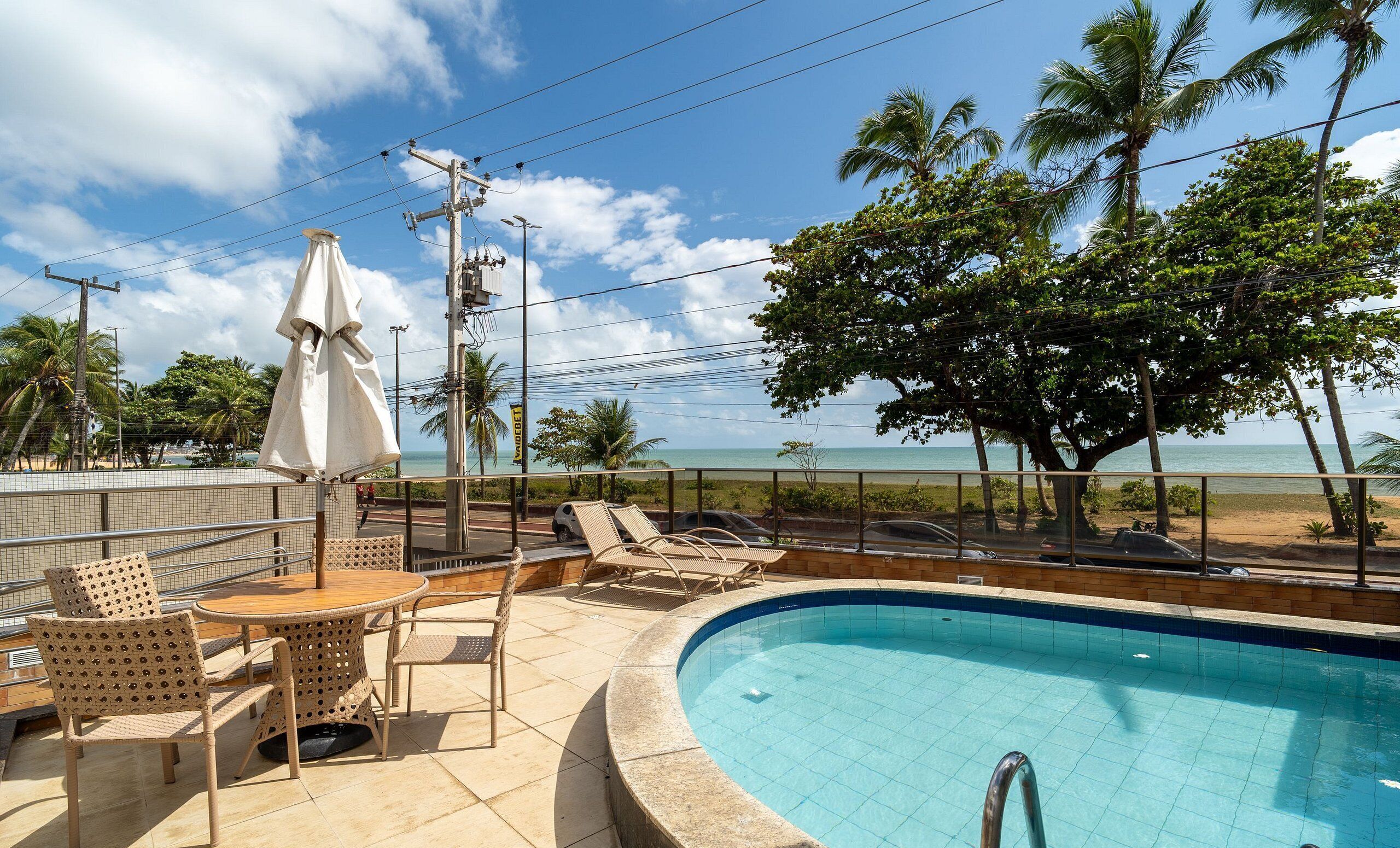 基本公寓 | 泳池 | 室外泳池