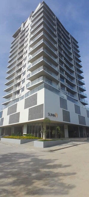 Exterior - Modern new Apt 
ocean view, with pool, gym, bbq area. (Cartagena)