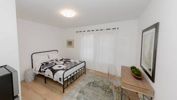 3 bedrooms, WiFi, bed sheets, wheelchair access