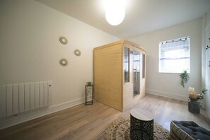 Interior - Aman private Jacuzzi, billiards and relaxation room (Mulhouse)