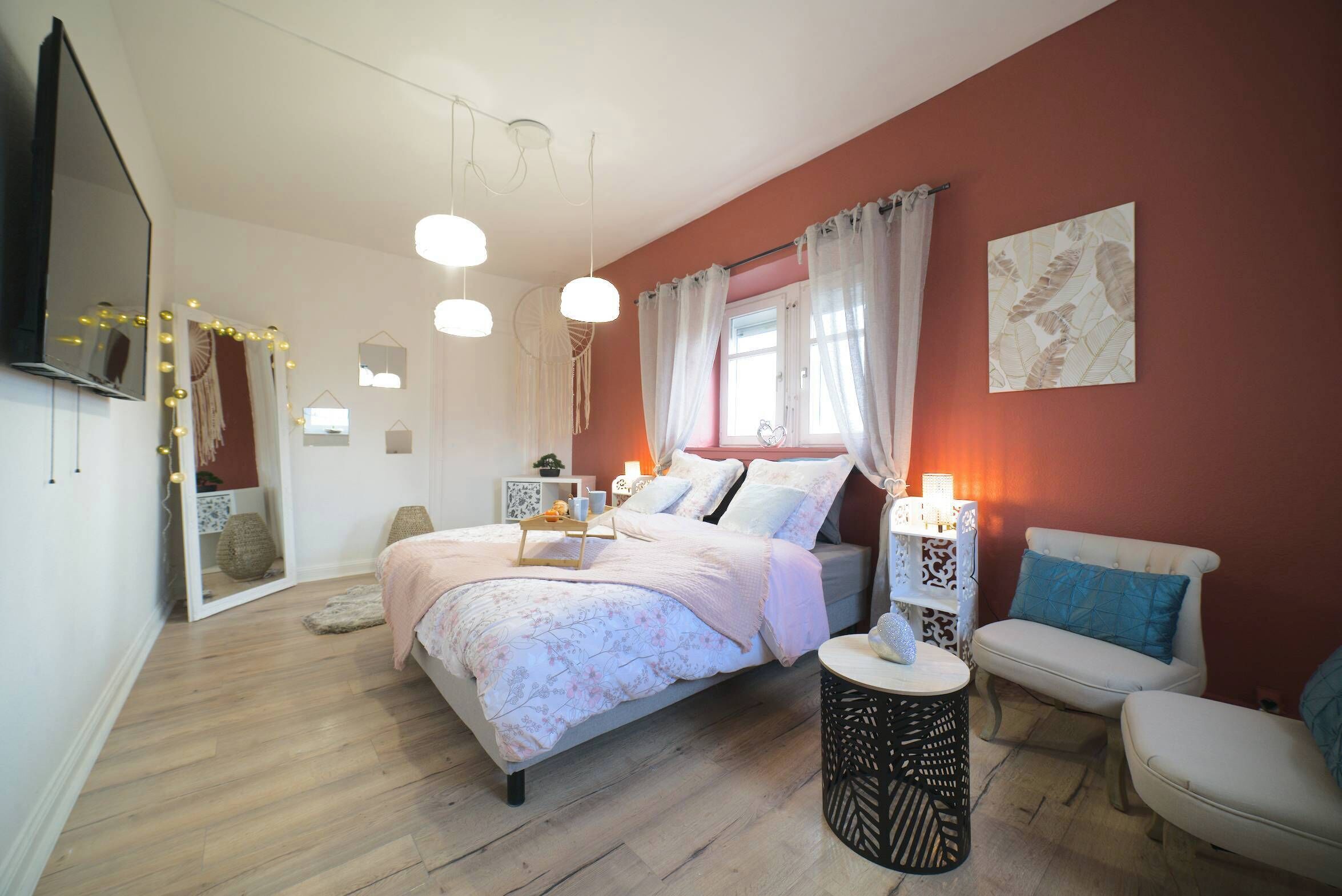 Iron/ironing board, WiFi, bed sheets