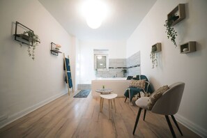 Interior - Aman private Jacuzzi, billiards and relaxation room (Mulhouse)