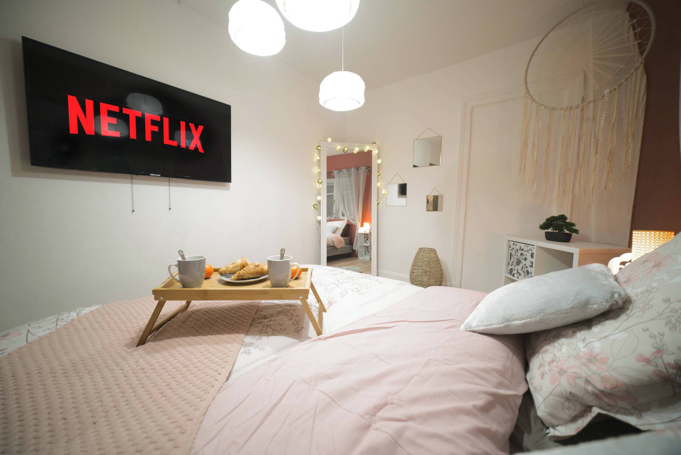 Strykjärn/strykbräda, wi-fi och sängkläder