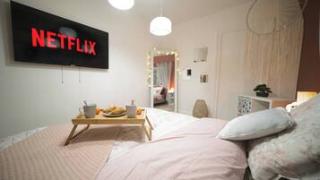 Strykjärn/strykbräda, wi-fi och sängkläder