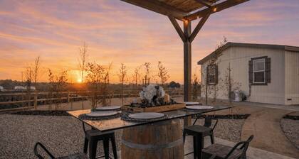Modern Ranch Home w/ Vineyard Views & Patio Pergola Shimla Syrah by Avantstay