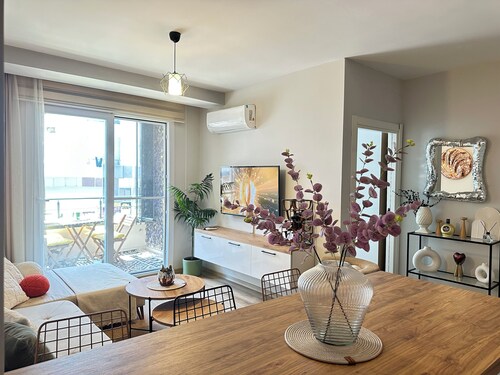 A pleasant and comfortable 2-bedroom apartment near Mersin Marina.
