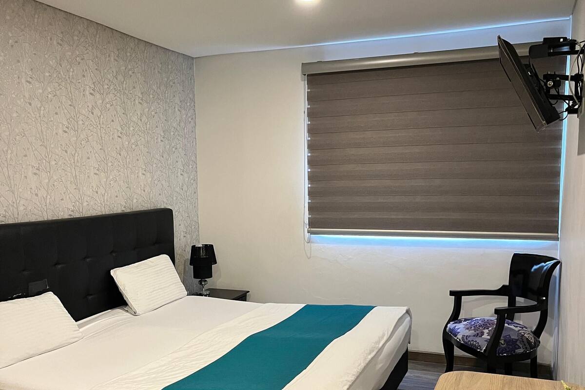 Habitación estándar | Escritorio y espacio para trabajar con un portátil