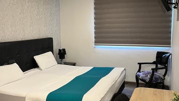 Habitación estándar | Escritorio y espacio para trabajar con un portátil