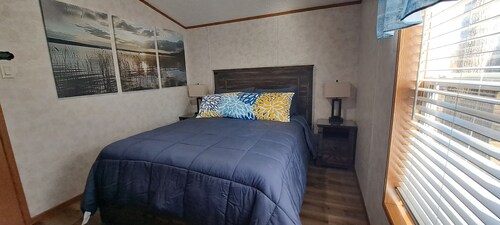 Stay N Play Cabin Close to Kinkaid Lake