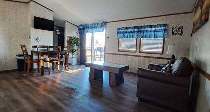 Stay N Play Cabin Close to Kinkaid Lake